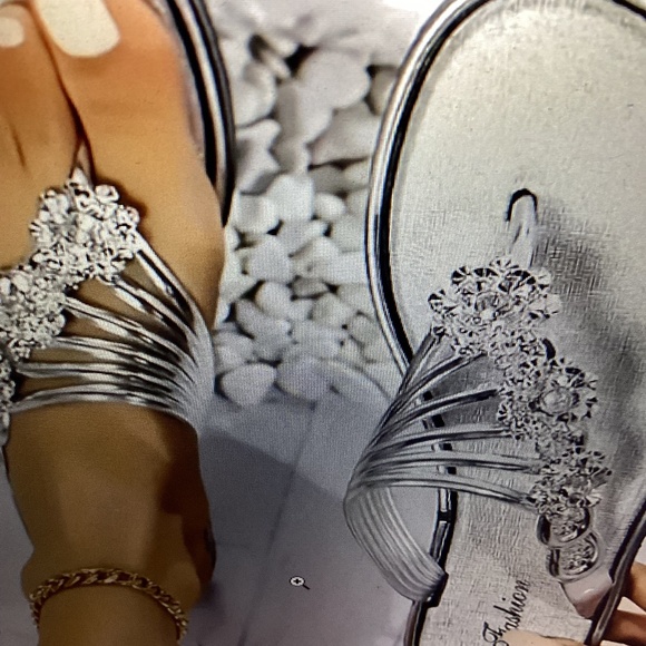 HIGH QUALITY Shoes - Floral Rhinestones Flat Flip Flop (Size: 11) (Size:10) ( Color Silvery)